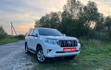 Toyota Land Cruiser Prado 150 рестайлинг 2, 2021 год, 8 000 000 рублей, 6 фотография