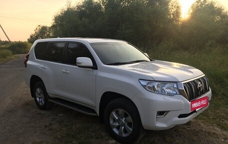 Toyota Land Cruiser Prado 150 рестайлинг 2, 2021 год, 8 000 000 рублей, 13 фотография