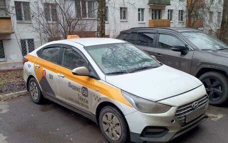 Hyundai Solaris II рестайлинг, 2018 год, 675 000 рублей, 3 фотография