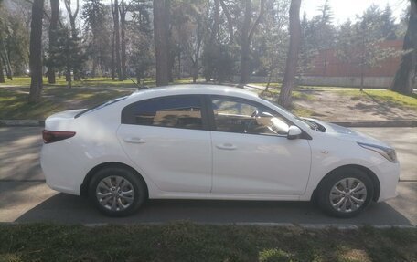 KIA Rio IV, 2019 год, 980 000 рублей, 3 фотография