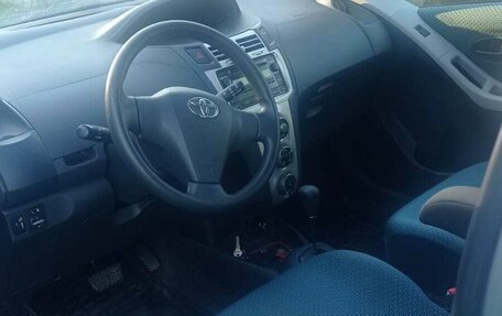 Toyota Yaris III рестайлинг, 2006 год, 600 000 рублей, 4 фотография
