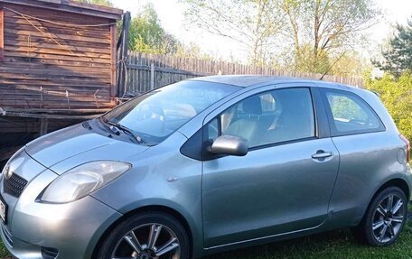 Toyota Yaris III рестайлинг, 2006 год, 600 000 рублей, 9 фотография