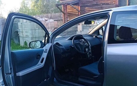 Toyota Yaris III рестайлинг, 2006 год, 600 000 рублей, 10 фотография