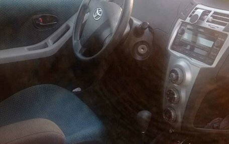 Toyota Yaris III рестайлинг, 2006 год, 600 000 рублей, 8 фотография