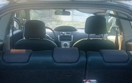 Toyota Yaris III рестайлинг, 2006 год, 600 000 рублей, 6 фотография