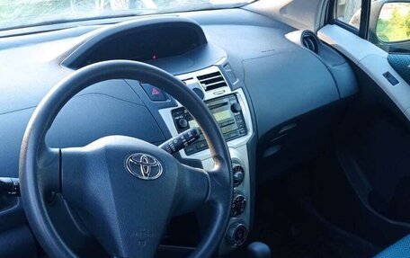 Toyota Yaris III рестайлинг, 2006 год, 600 000 рублей, 7 фотография