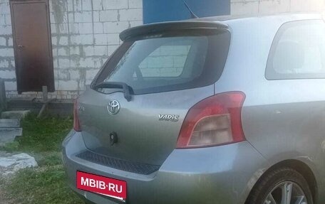 Toyota Yaris III рестайлинг, 2006 год, 600 000 рублей, 13 фотография