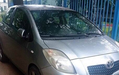 Toyota Yaris III рестайлинг, 2006 год, 600 000 рублей, 20 фотография