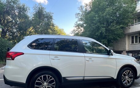 Mitsubishi Outlander III рестайлинг 3, 2017 год, 2 500 000 рублей, 9 фотография
