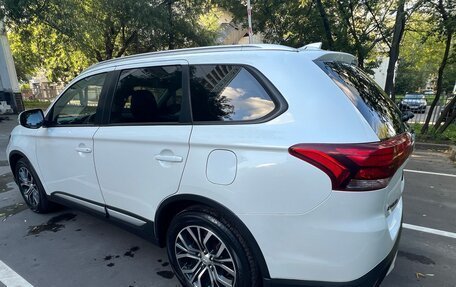 Mitsubishi Outlander III рестайлинг 3, 2017 год, 2 500 000 рублей, 6 фотография