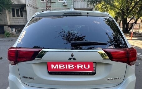 Mitsubishi Outlander III рестайлинг 3, 2017 год, 2 500 000 рублей, 7 фотография