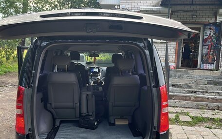 Hyundai Grand Starex Grand Starex I рестайлинг 2, 2019 год, 3 800 000 рублей, 1 фотография