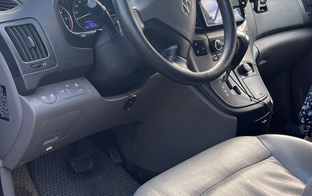 Hyundai Grand Starex Grand Starex I рестайлинг 2, 2019 год, 3 800 000 рублей, 3 фотография