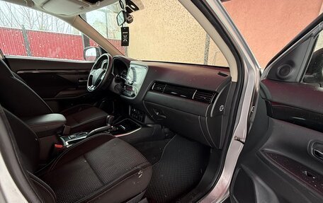 Mitsubishi Outlander III рестайлинг 3, 2019 год, 1 450 000 рублей, 8 фотография