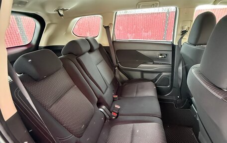 Mitsubishi Outlander III рестайлинг 3, 2019 год, 1 450 000 рублей, 10 фотография