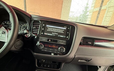 Mitsubishi Outlander III рестайлинг 3, 2019 год, 1 450 000 рублей, 5 фотография