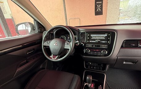 Mitsubishi Outlander III рестайлинг 3, 2019 год, 1 450 000 рублей, 3 фотография