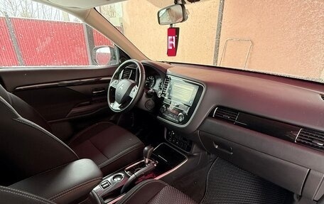 Mitsubishi Outlander III рестайлинг 3, 2019 год, 1 450 000 рублей, 2 фотография