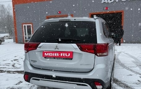 Mitsubishi Outlander III рестайлинг 3, 2019 год, 1 450 000 рублей, 17 фотография