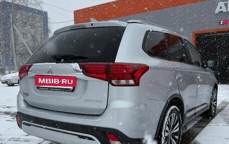 Mitsubishi Outlander III рестайлинг 3, 2019 год, 1 450 000 рублей, 18 фотография