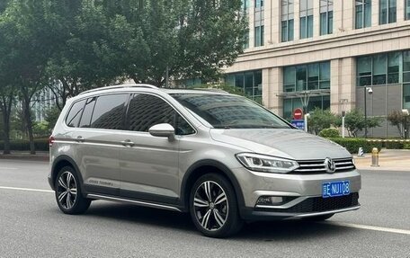 Volkswagen Touran III, 2021 год, 1 580 199 рублей, 3 фотография