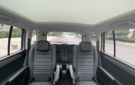 Volkswagen Touran III, 2021 год, 1 580 199 рублей, 6 фотография