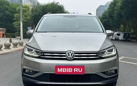 Volkswagen Touran III, 2021 год, 1 580 199 рублей, 2 фотография