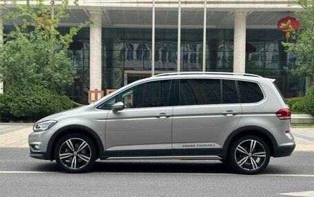 Volkswagen Touran III, 2021 год, 1 580 199 рублей, 19 фотография