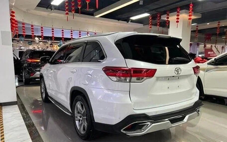 Toyota Highlander III, 2021 год, 2 450 000 рублей, 5 фотография