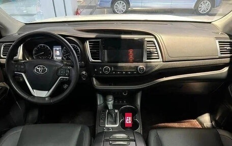 Toyota Highlander III, 2021 год, 2 450 000 рублей, 7 фотография