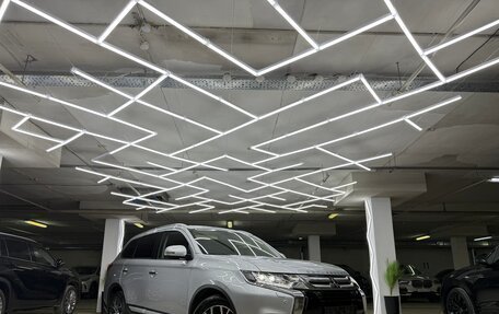 Mitsubishi Outlander III рестайлинг 3, 2017 год, 2 400 000 рублей, 1 фотография