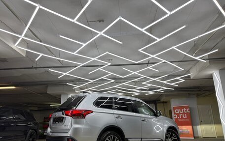 Mitsubishi Outlander III рестайлинг 3, 2017 год, 2 400 000 рублей, 4 фотография