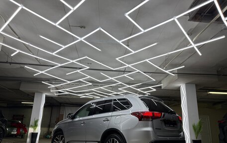 Mitsubishi Outlander III рестайлинг 3, 2017 год, 2 400 000 рублей, 2 фотография