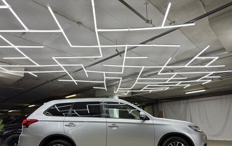 Mitsubishi Outlander III рестайлинг 3, 2017 год, 2 400 000 рублей, 8 фотография