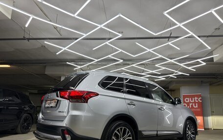 Mitsubishi Outlander III рестайлинг 3, 2017 год, 2 400 000 рублей, 9 фотография