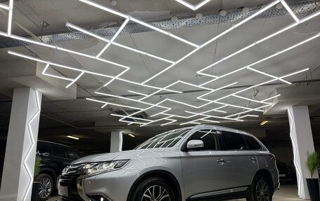 Mitsubishi Outlander III рестайлинг 3, 2017 год, 2 400 000 рублей, 5 фотография