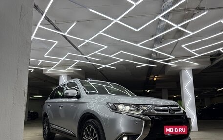 Mitsubishi Outlander III рестайлинг 3, 2017 год, 2 400 000 рублей, 7 фотография