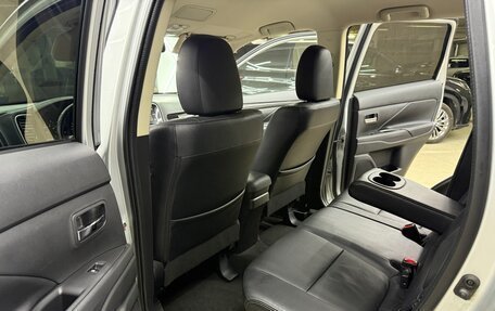 Mitsubishi Outlander III рестайлинг 3, 2017 год, 2 400 000 рублей, 24 фотография