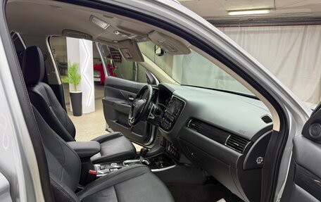 Mitsubishi Outlander III рестайлинг 3, 2017 год, 2 400 000 рублей, 29 фотография