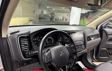 Mitsubishi Outlander III рестайлинг 3, 2017 год, 2 400 000 рублей, 21 фотография