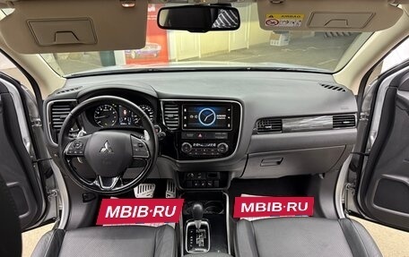 Mitsubishi Outlander III рестайлинг 3, 2017 год, 2 400 000 рублей, 25 фотография