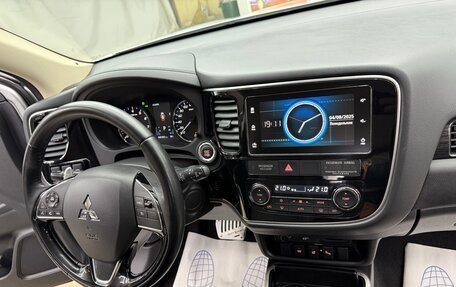 Mitsubishi Outlander III рестайлинг 3, 2017 год, 2 400 000 рублей, 32 фотография
