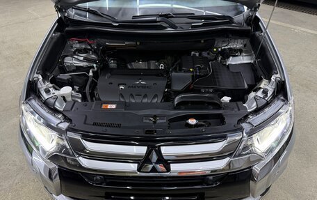 Mitsubishi Outlander III рестайлинг 3, 2017 год, 2 400 000 рублей, 34 фотография