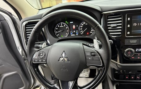 Mitsubishi Outlander III рестайлинг 3, 2017 год, 2 400 000 рублей, 33 фотография