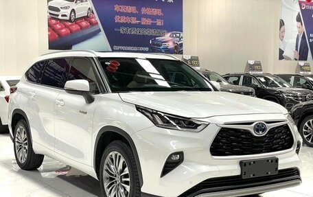 Toyota Highlander, 2022 год, 3 125 000 рублей, 3 фотография