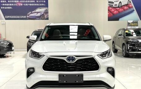 Toyota Highlander, 2022 год, 3 125 000 рублей, 2 фотография