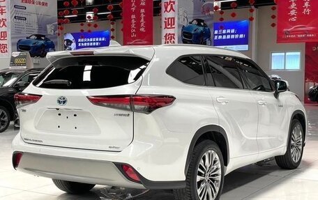 Toyota Highlander, 2022 год, 3 125 000 рублей, 4 фотография