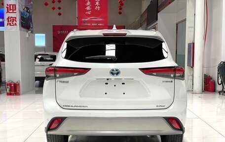 Toyota Highlander, 2022 год, 3 125 000 рублей, 5 фотография