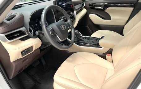 Toyota Highlander, 2022 год, 3 125 000 рублей, 9 фотография