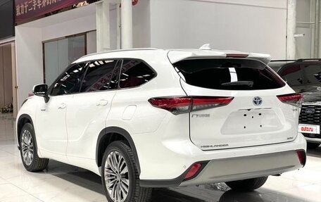 Toyota Highlander, 2022 год, 3 125 000 рублей, 7 фотография